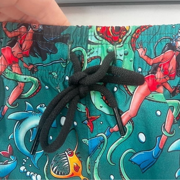 **SOLD** CULPRIT MENS SWIM TRUNKS: GET IT KRAKEN. SIZE LG 🔴 - Picture 9 of 13
